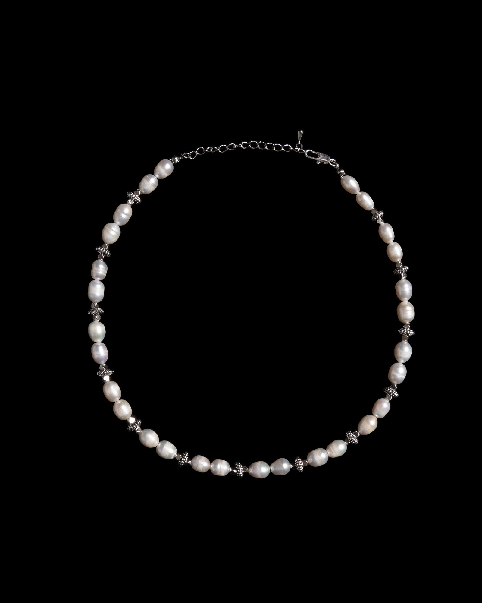 Ridged silver pearl necklace